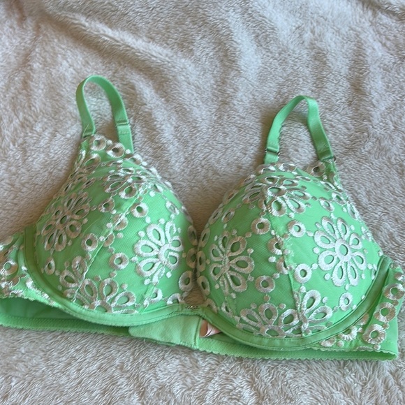 Victoria’s Secret Green Lace Push-Up Bra 36C | Floral Embroidery Y2K Lingerie - Picture 1 of 6